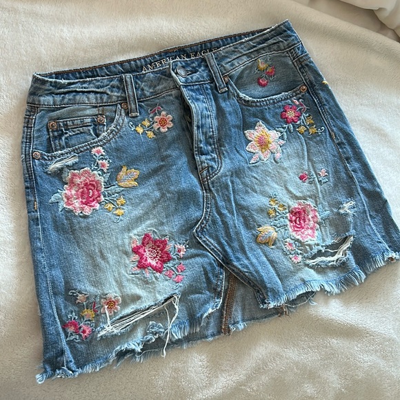 American Eagle Outfitters Dresses & Skirts - American Eagle Flower Jean Skirt